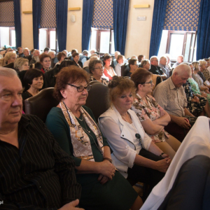 Inauguracja Roku Akademickiego 2023/2024 Uniejowskiego Uniwersytetu Trzeciego Wieku w dniu 2 października 2023 r.Sala rycerska uniejowskiego zamku.